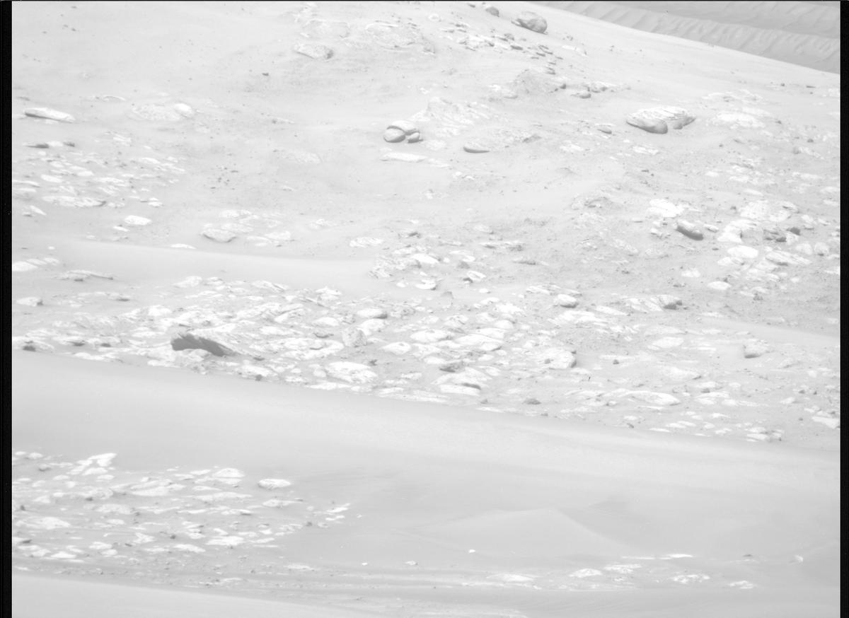 This image was taken by MCZ_RIGHT onboard NASA's Mars rover Perseverance on Sol 773
