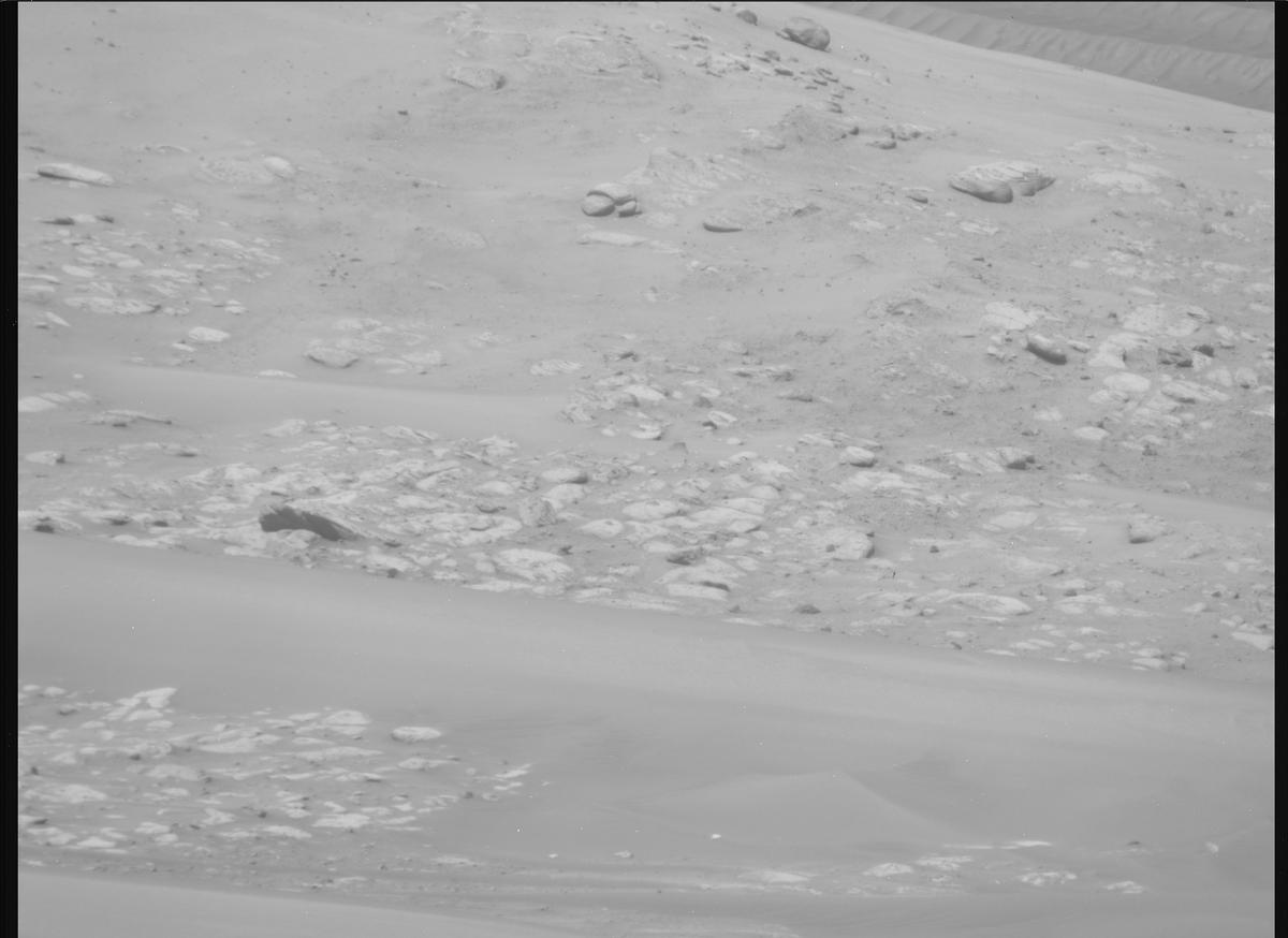 This image was taken by MCZ_RIGHT onboard NASA's Mars rover Perseverance on Sol 773
