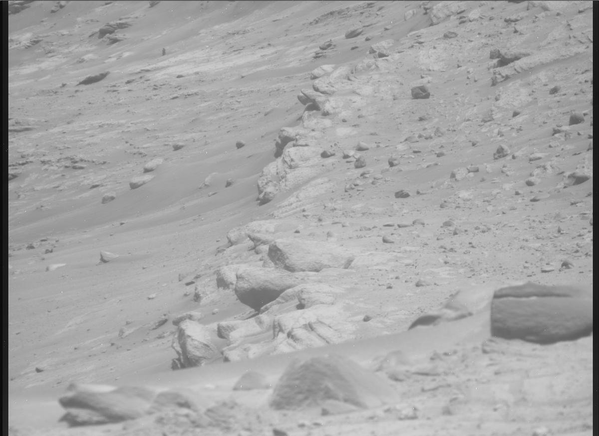 This image was taken by MCZ_RIGHT onboard NASA's Mars rover Perseverance on Sol 773