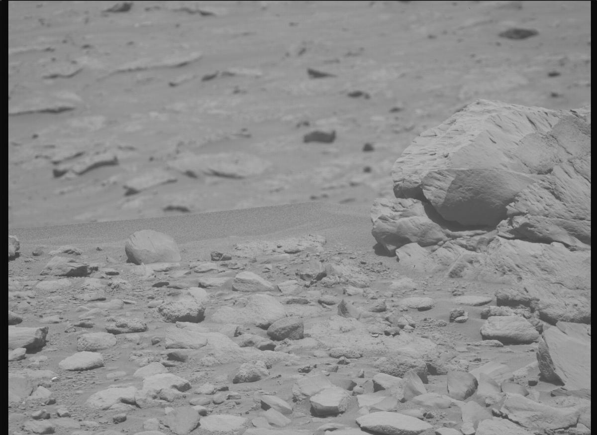 This image was taken by MCZ_RIGHT onboard NASA's Mars rover Perseverance on Sol 775