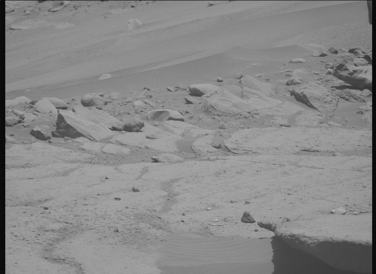 This image was taken by MCZ_RIGHT onboard NASA's Mars rover Perseverance on Sol 777