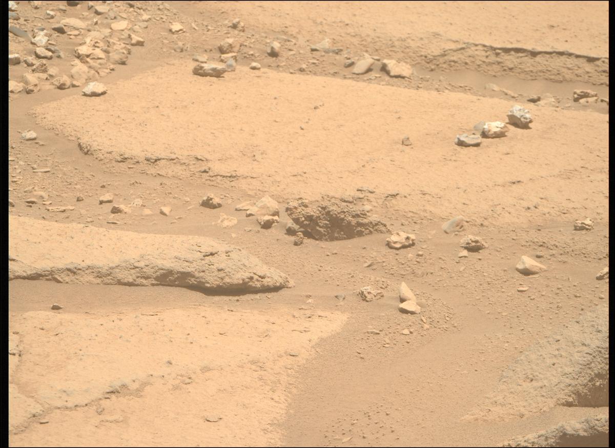 This image was taken by MCZ_RIGHT onboard NASA's Mars rover Perseverance on Sol 777