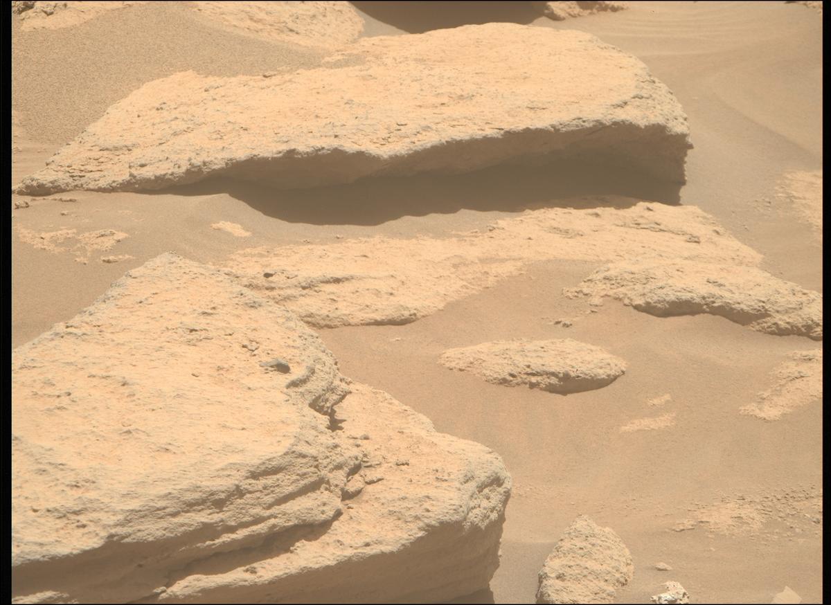 This image was taken by MCZ_RIGHT onboard NASA's Mars rover Perseverance on Sol 777