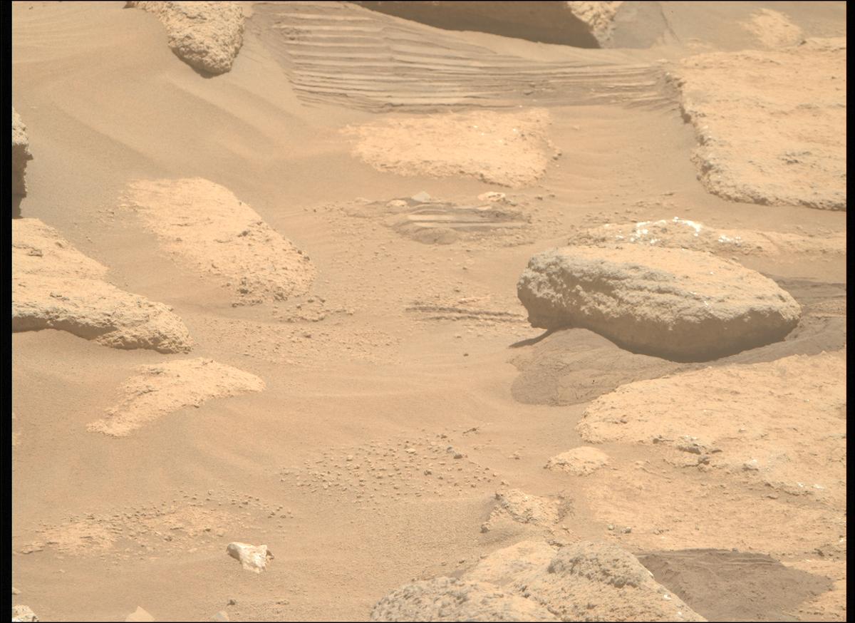 This image was taken by MCZ_RIGHT onboard NASA's Mars rover Perseverance on Sol 777