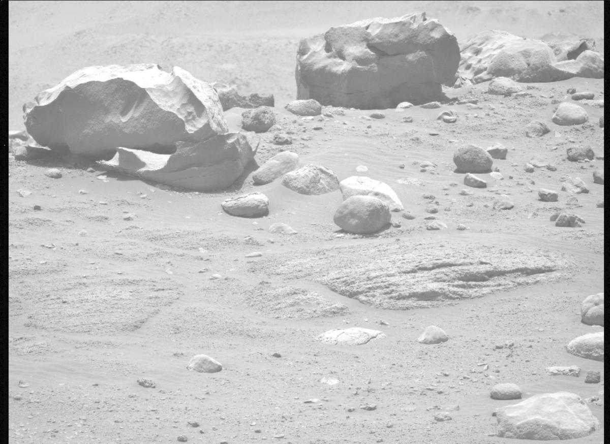 This image was taken by MCZ_LEFT onboard NASA's Mars rover Perseverance on Sol 781