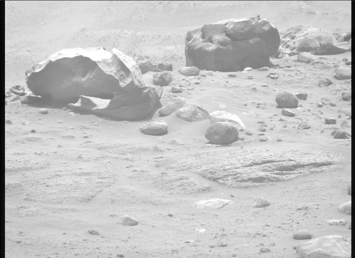 This image was taken by MCZ_RIGHT onboard NASA's Mars rover Perseverance on Sol 781