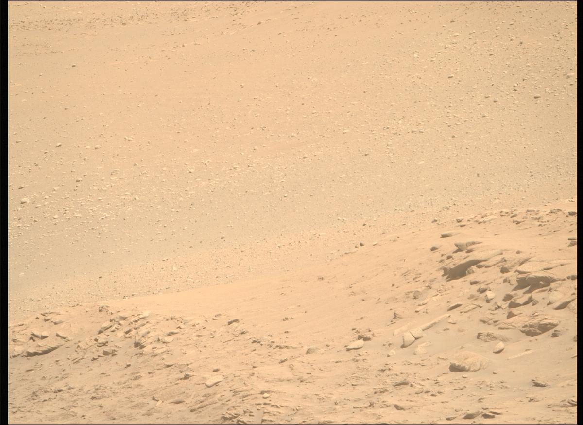 This image was taken by MCZ_RIGHT onboard NASA's Mars rover Perseverance on Sol 782