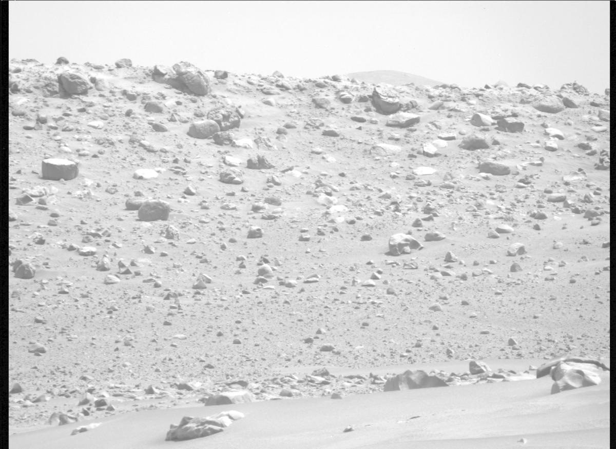 This image was taken by MCZ_RIGHT onboard NASA's Mars rover Perseverance on Sol 782
