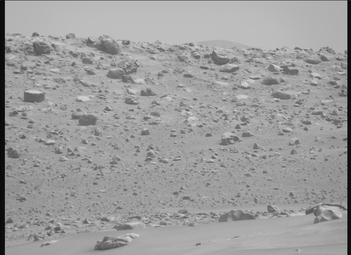 This image was taken by MCZ_RIGHT onboard NASA's Mars rover Perseverance on Sol 782