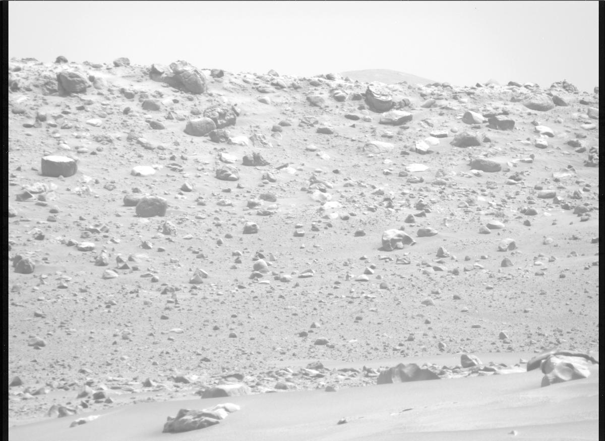 This image was taken by MCZ_RIGHT onboard NASA's Mars rover Perseverance on Sol 782