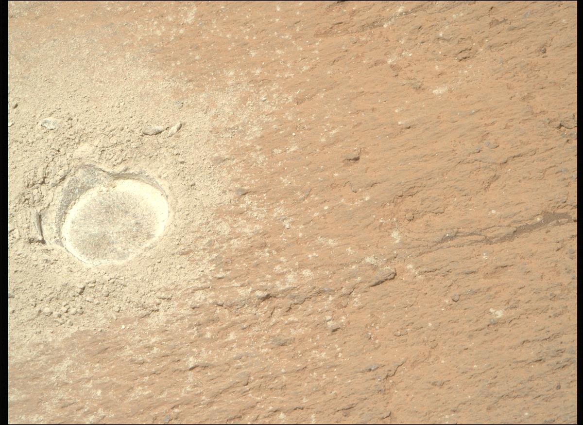This image was taken by MCZ_RIGHT onboard NASA's Mars rover Perseverance on Sol 783