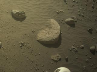 View image taken on Mars, Mars Perseverance Sol 784: Right Navigation Camera (Navcam)