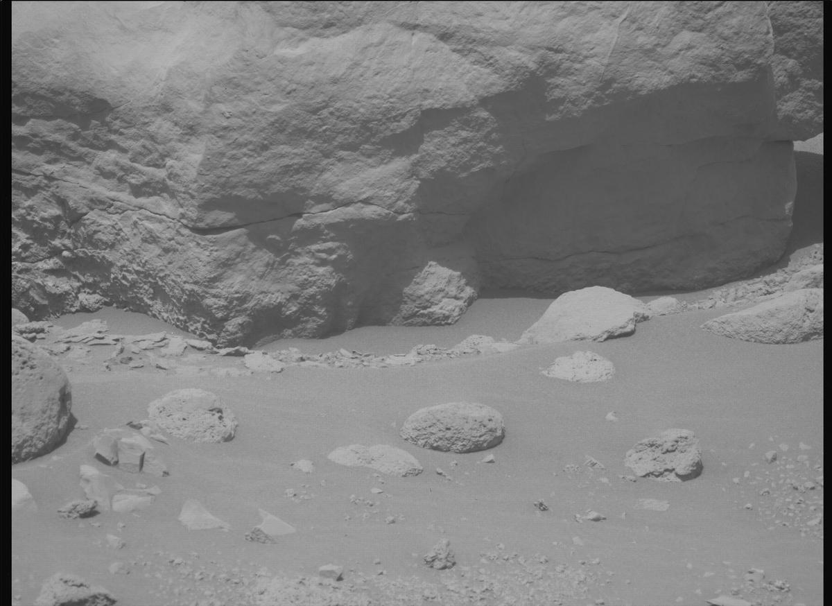 This image was taken by MCZ_LEFT onboard NASA's Mars rover Perseverance on Sol 786