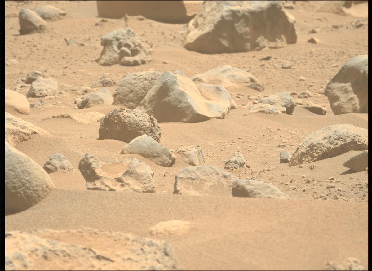 This image was taken by MCZ_LEFT onboard NASA's Mars rover Perseverance on Sol 789