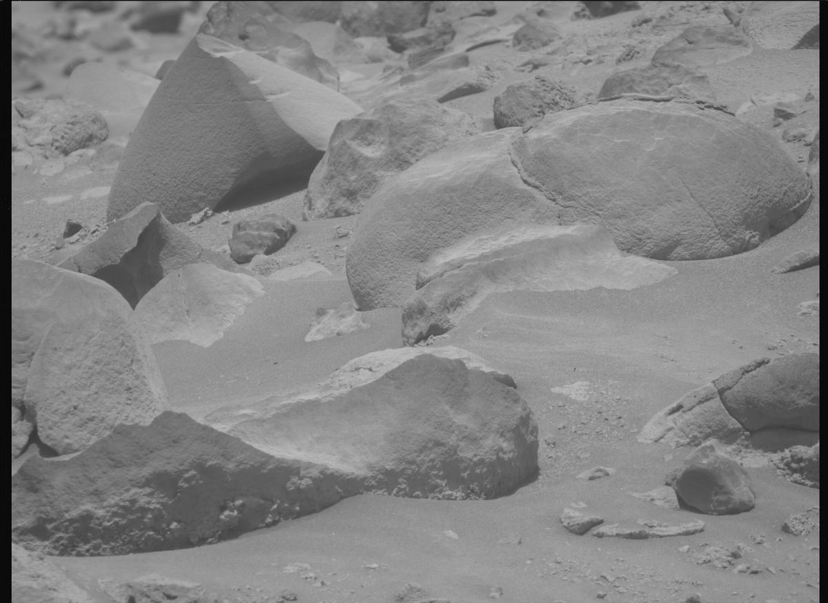This image was taken by MCZ_RIGHT onboard NASA's Mars rover Perseverance on Sol 793