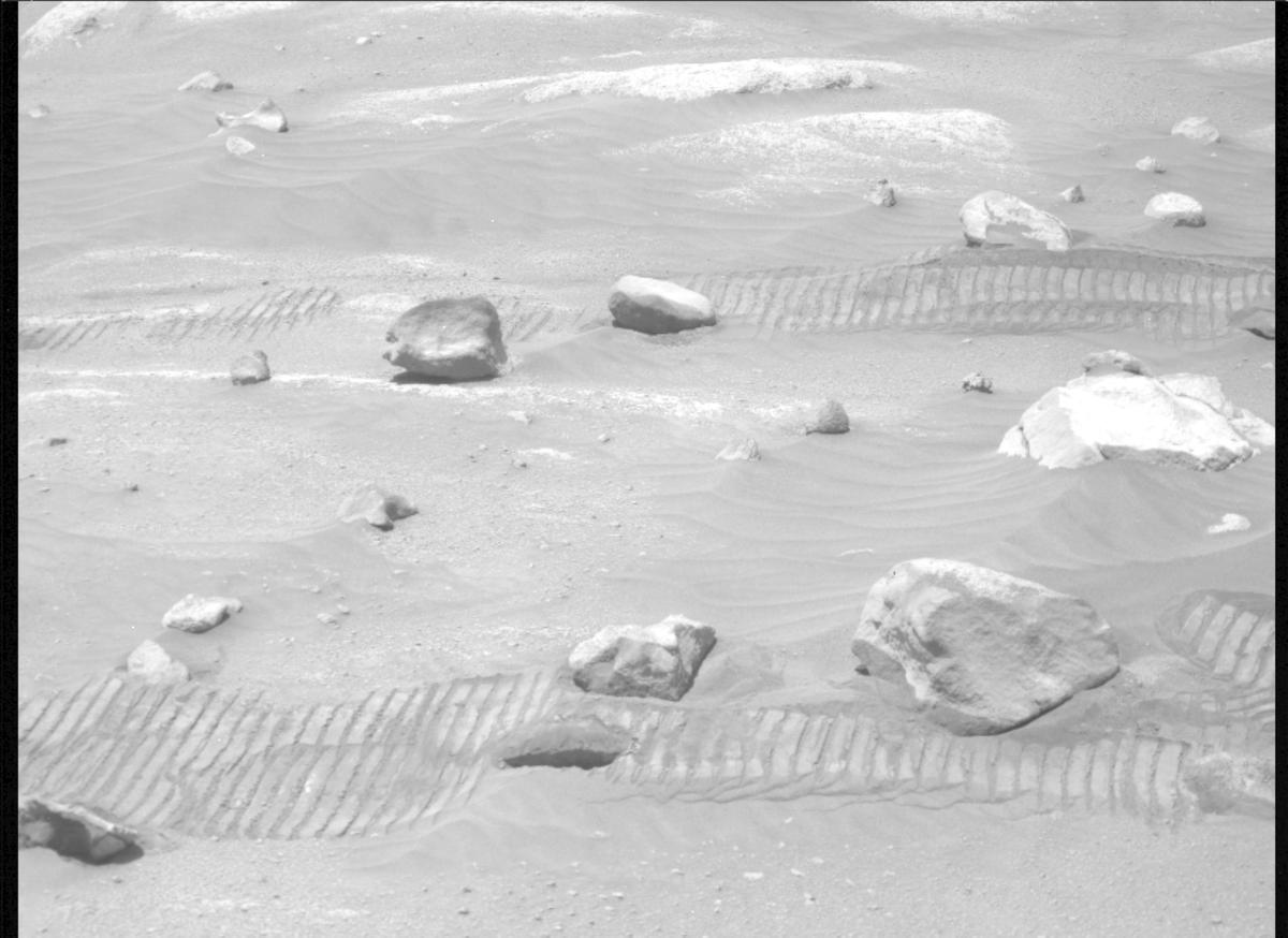 This image was taken by MCZ_RIGHT onboard NASA's Mars rover Perseverance on Sol 797