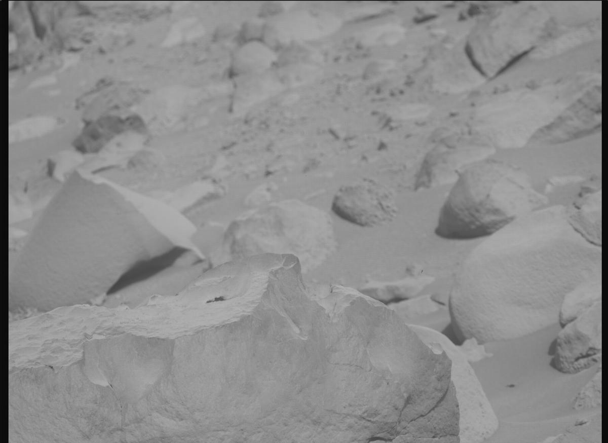 This image was taken by MCZ_RIGHT onboard NASA's Mars rover Perseverance on Sol 800