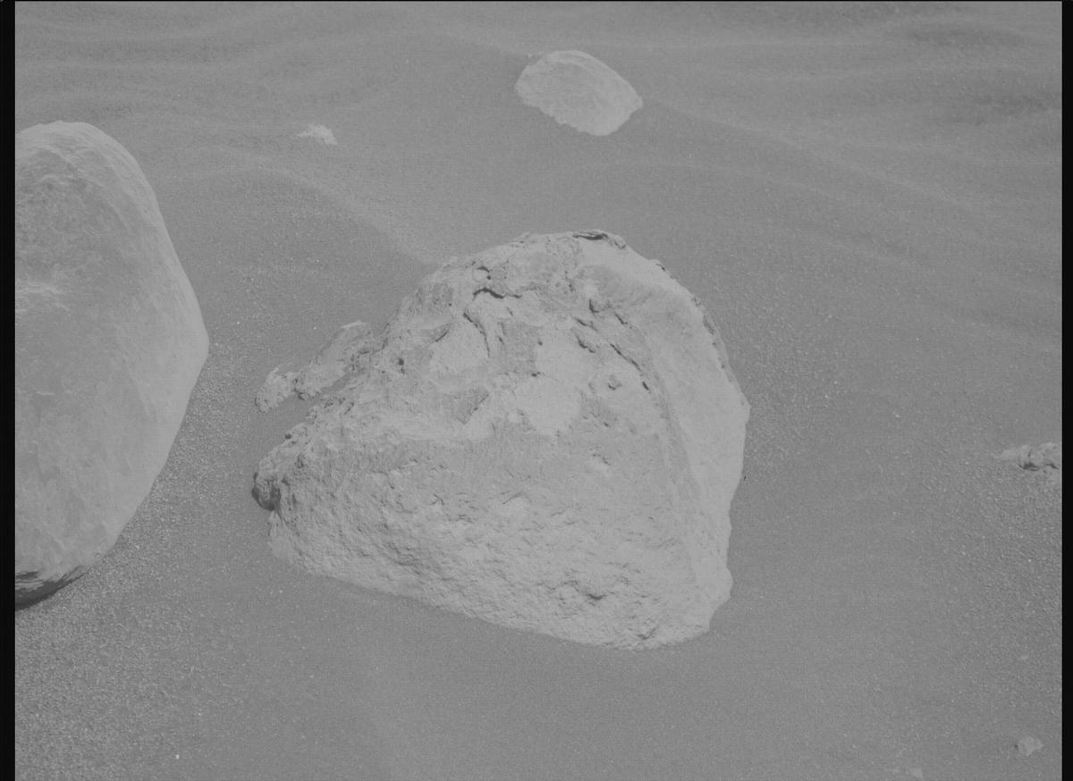 This image was taken by MCZ_RIGHT onboard NASA's Mars rover Perseverance on Sol 800