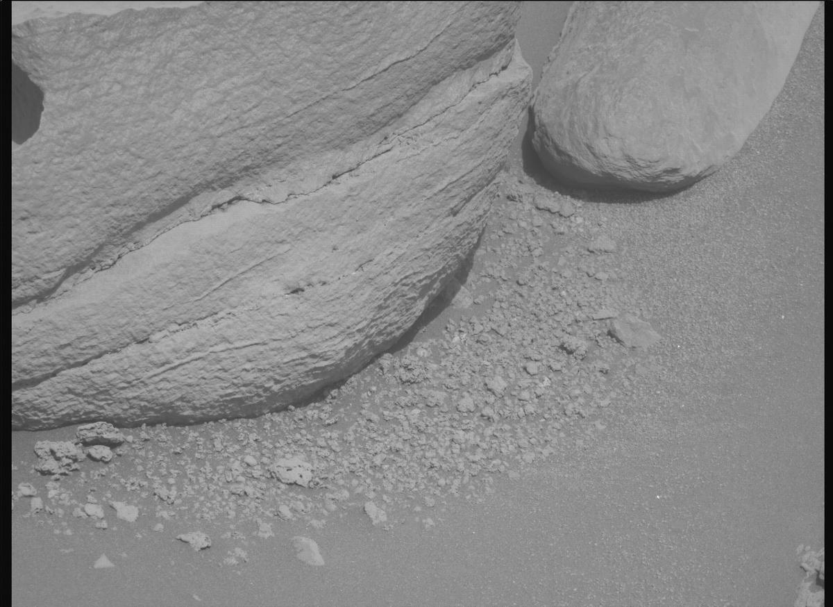 This image was taken by MCZ_RIGHT onboard NASA's Mars rover Perseverance on Sol 800