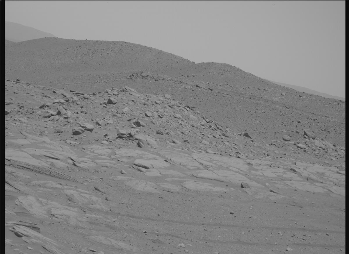 This image was taken by MCZ_RIGHT onboard NASA's Mars rover Perseverance on Sol 805