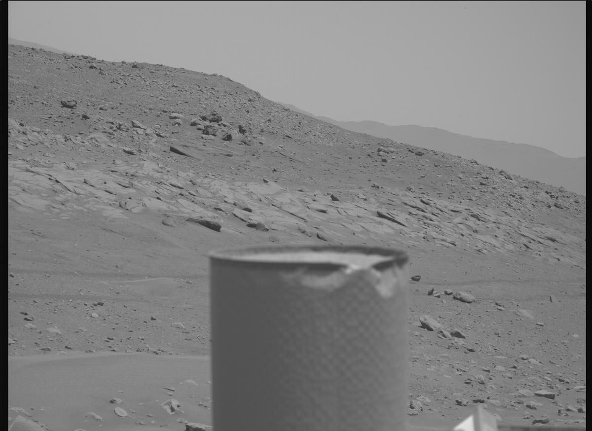 This image was taken by MCZ_RIGHT onboard NASA's Mars rover Perseverance on Sol 805