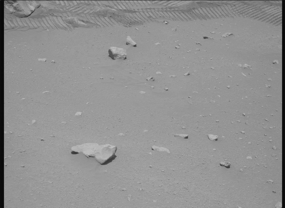 This image was taken by MCZ_RIGHT onboard NASA's Mars rover Perseverance on Sol 805