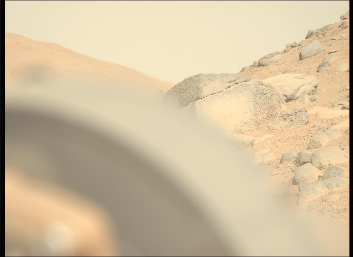 This image was taken by MCZ_LEFT onboard NASA's Mars rover Perseverance on Sol 806