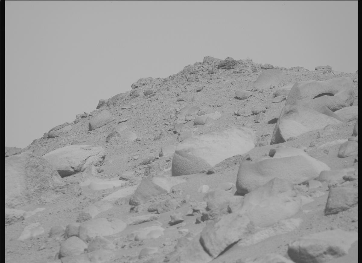 This image was taken by MCZ_RIGHT onboard NASA's Mars rover Perseverance on Sol 806