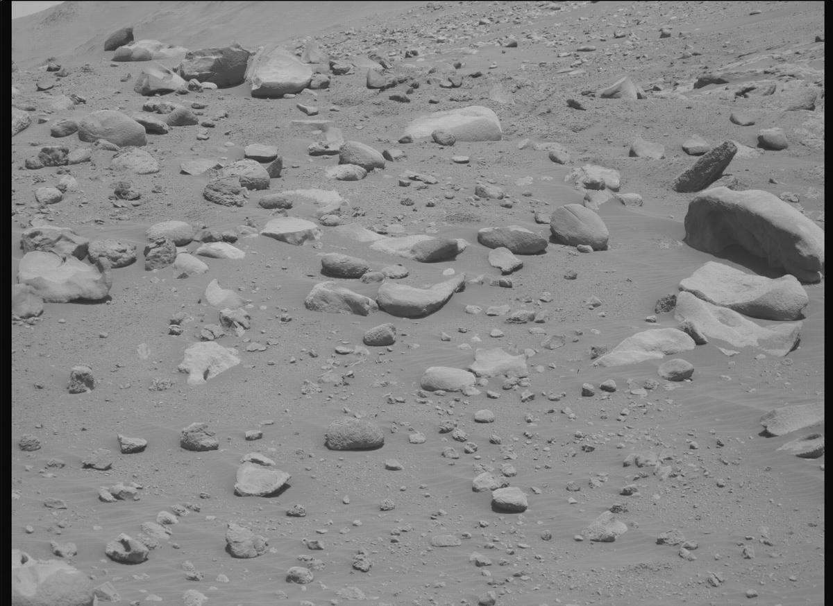 This image was taken by MCZ_RIGHT onboard NASA's Mars rover Perseverance on Sol 812
