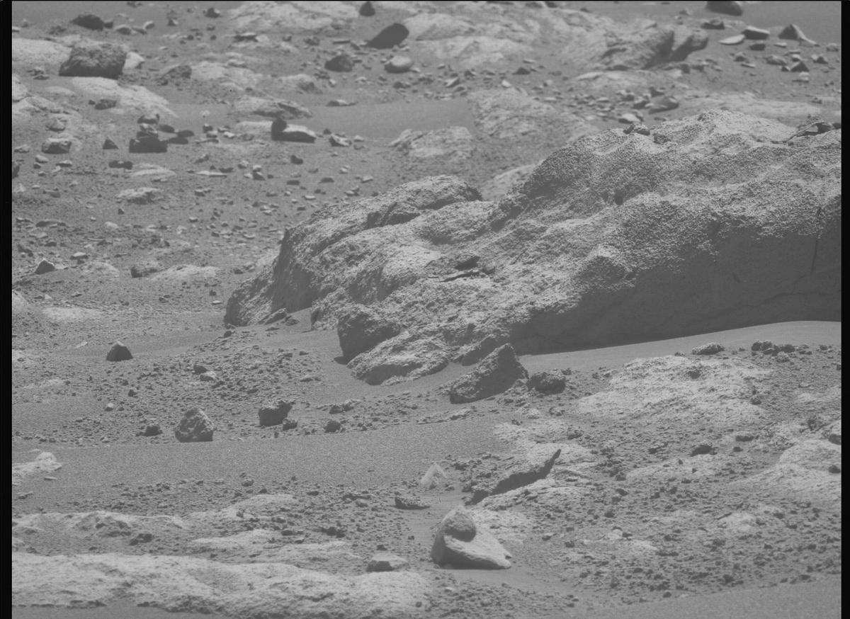 This image was taken by MCZ_LEFT onboard NASA's Mars rover Perseverance on Sol 816