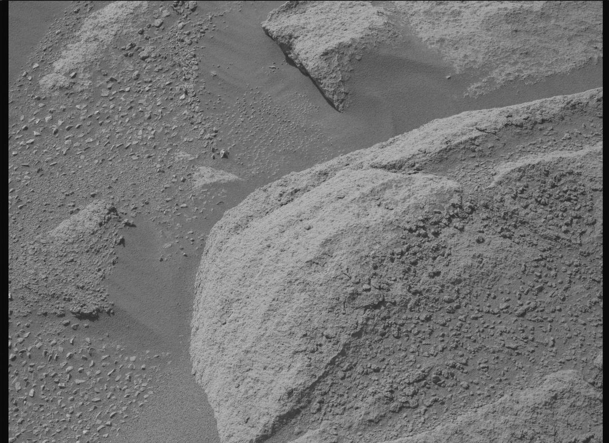This image was taken by MCZ_LEFT onboard NASA's Mars rover Perseverance on Sol 816