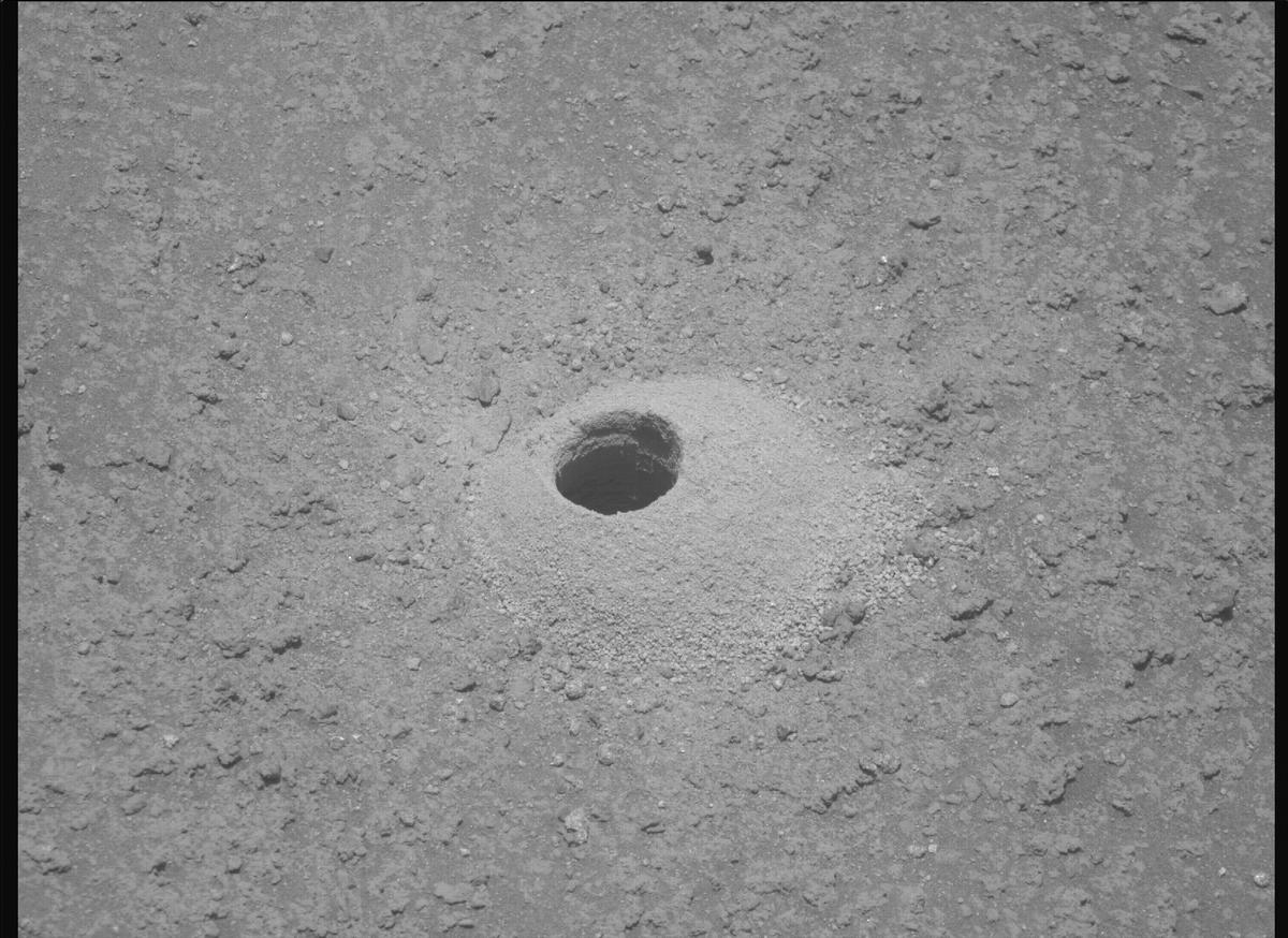 This image was taken by MCZ_RIGHT onboard NASA's Mars rover Perseverance on Sol 816