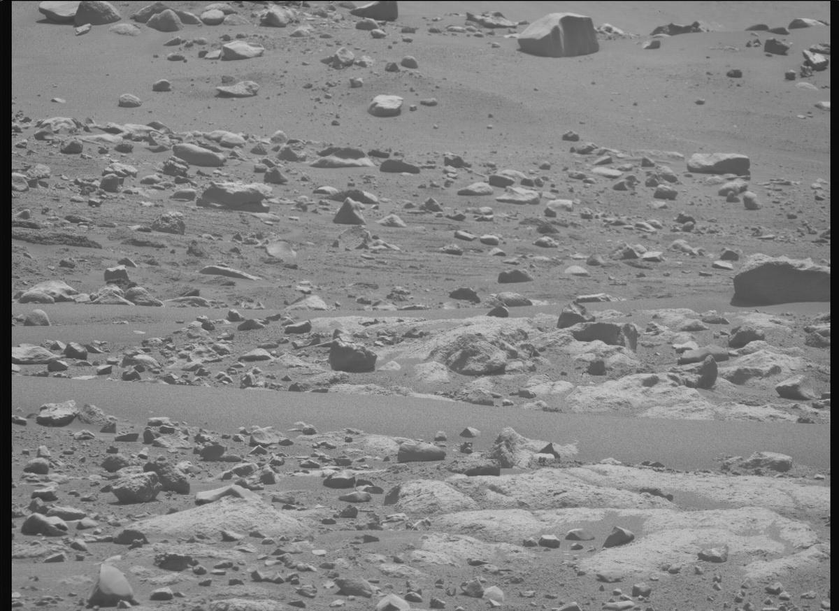 This image was taken by MCZ_RIGHT onboard NASA's Mars rover Perseverance on Sol 816