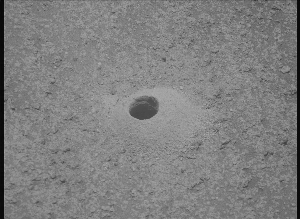 This image was taken by MCZ_RIGHT onboard NASA's Mars rover Perseverance on Sol 816