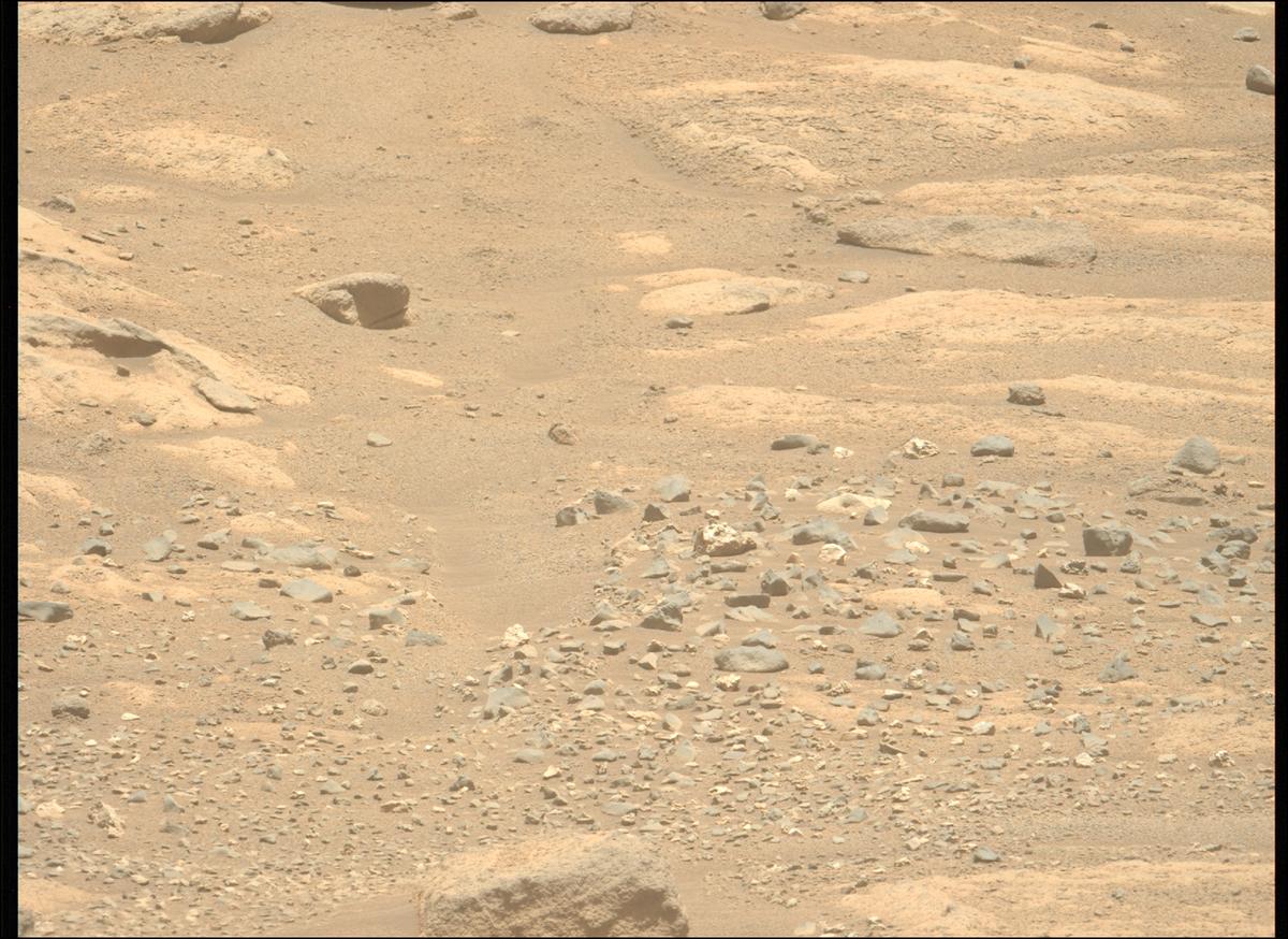 This image was taken by MCZ_LEFT onboard NASA's Mars rover Perseverance on Sol 817