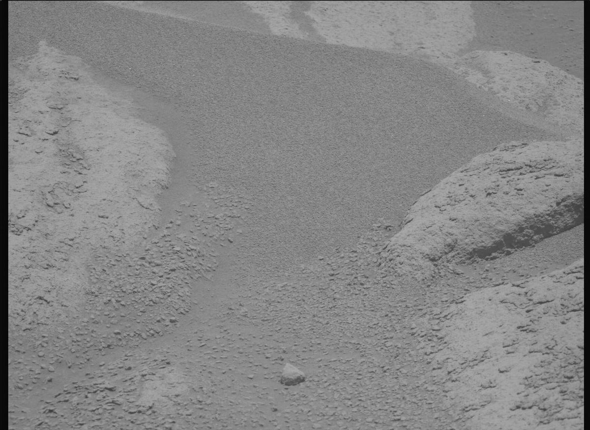 This image was taken by MCZ_LEFT onboard NASA's Mars rover Perseverance on Sol 817