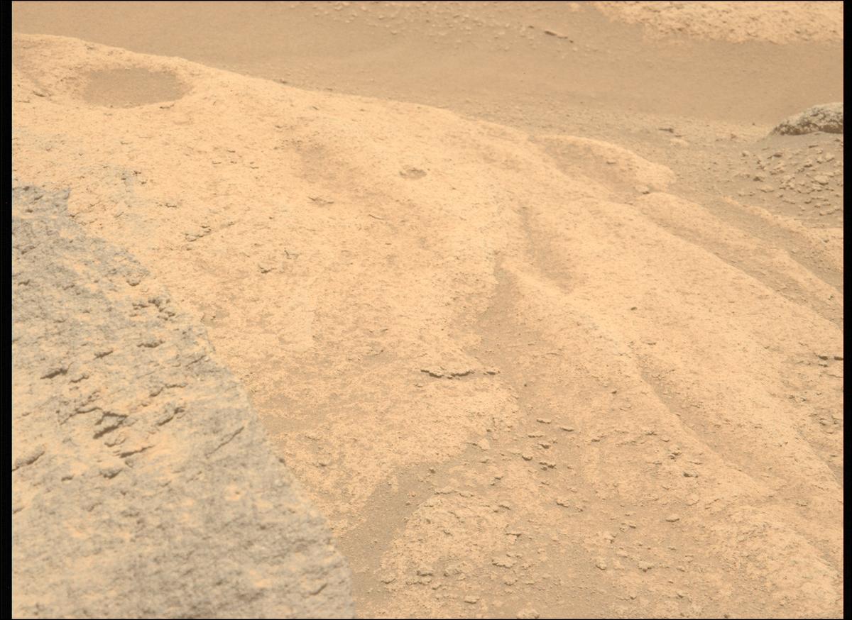 This image was taken by MCZ_LEFT onboard NASA's Mars rover Perseverance on Sol 817