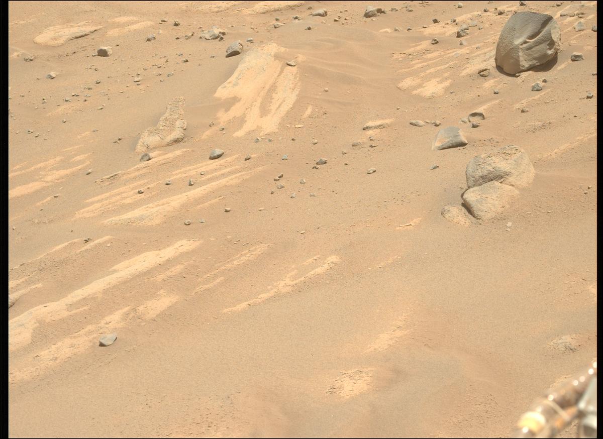 This image was taken by MCZ_LEFT onboard NASA's Mars rover Perseverance on Sol 817