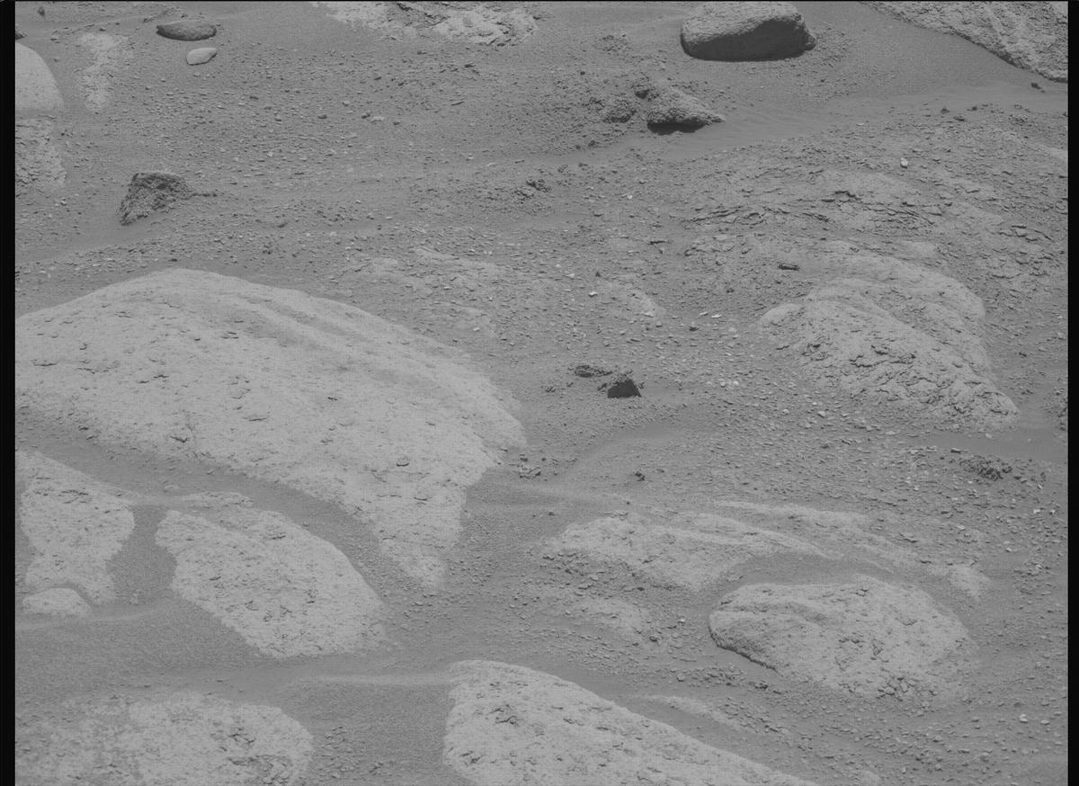 This image was taken by MCZ_LEFT onboard NASA's Mars rover Perseverance on Sol 817