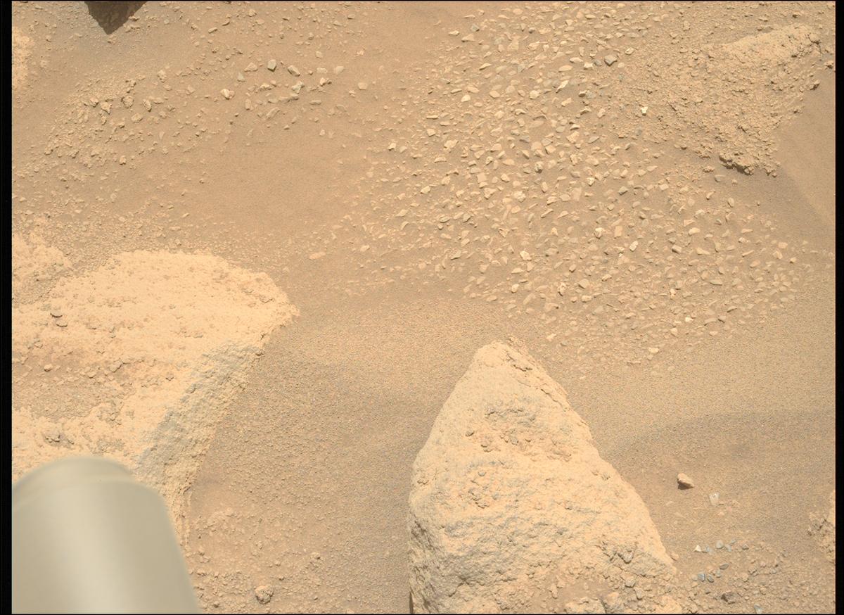 This image was taken by MCZ_LEFT onboard NASA's Mars rover Perseverance on Sol 817