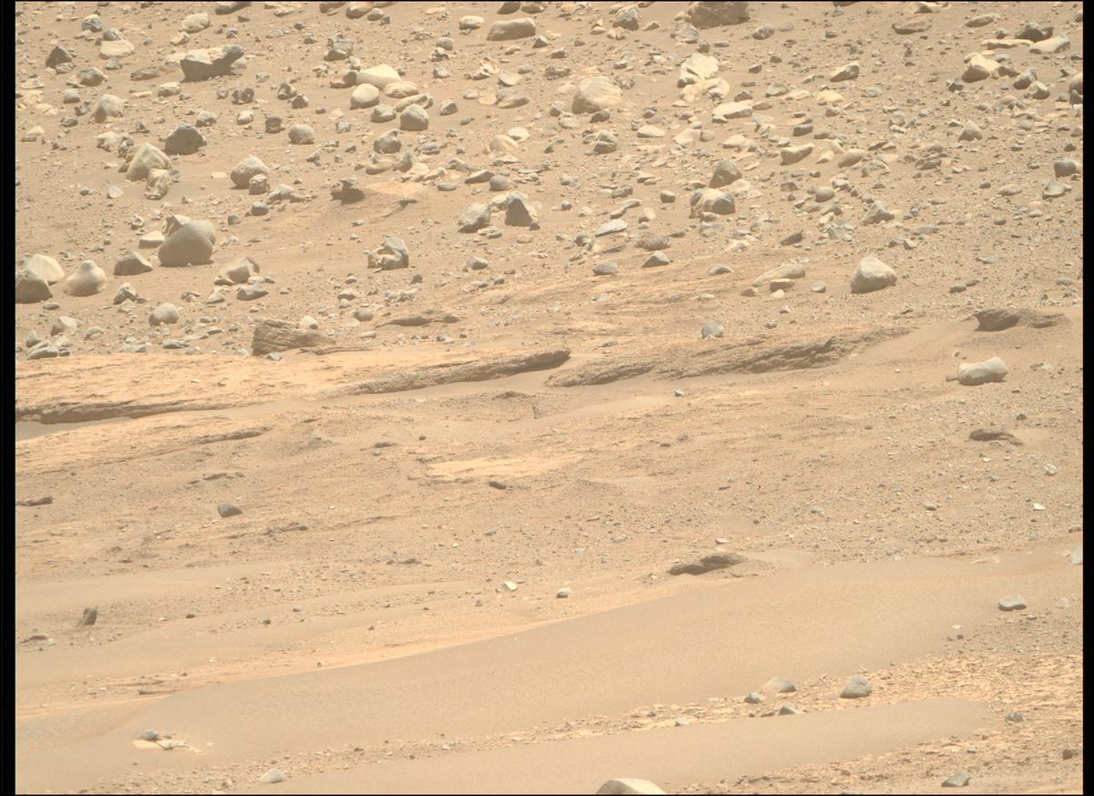 This image was taken by MCZ_RIGHT onboard NASA's Mars rover Perseverance on Sol 817