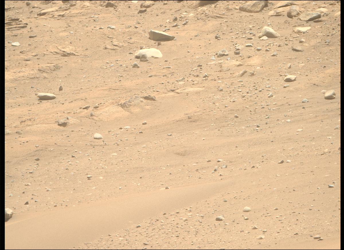 This image was taken by MCZ_RIGHT onboard NASA's Mars rover Perseverance on Sol 817