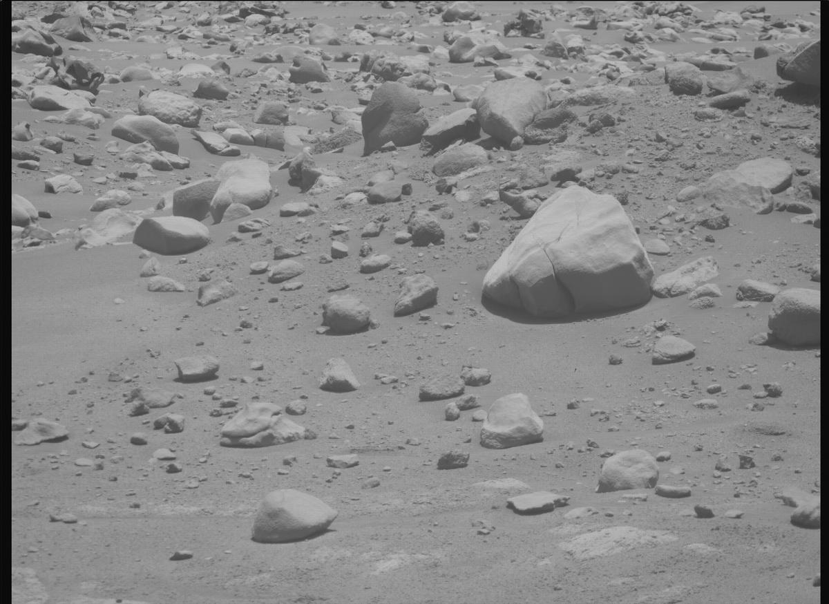 This image was taken by MCZ_RIGHT onboard NASA's Mars rover Perseverance on Sol 817