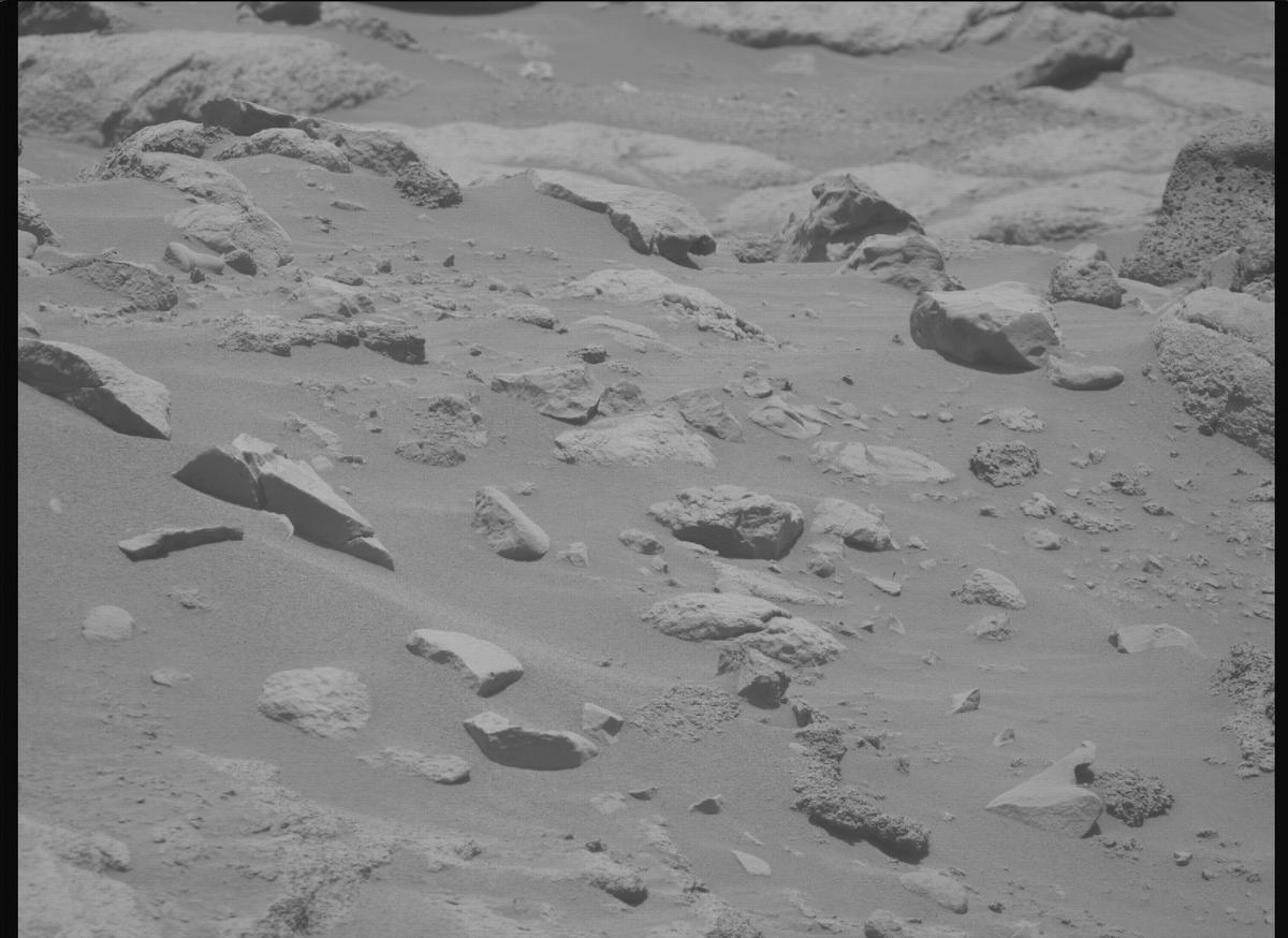 This image was taken by MCZ_RIGHT onboard NASA's Mars rover Perseverance on Sol 817