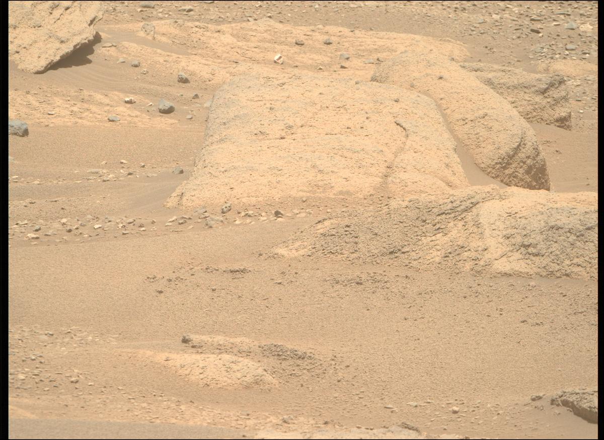 This image was taken by MCZ_RIGHT onboard NASA's Mars rover Perseverance on Sol 817