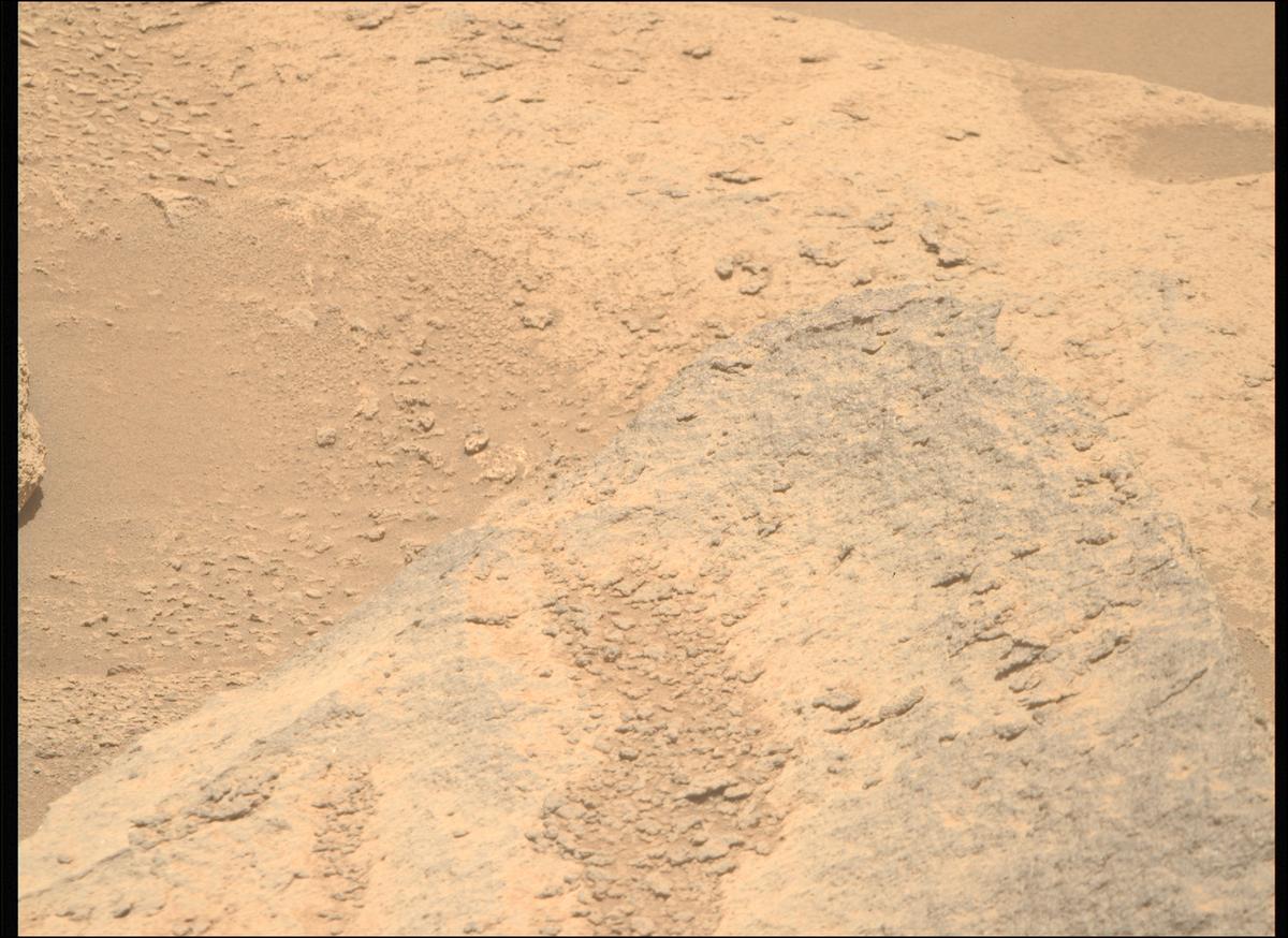 This image was taken by MCZ_RIGHT onboard NASA's Mars rover Perseverance on Sol 817