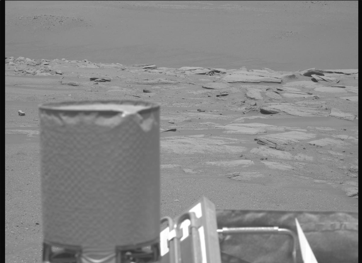 This image was taken by MCZ_RIGHT onboard NASA's Mars rover Perseverance on Sol 817
