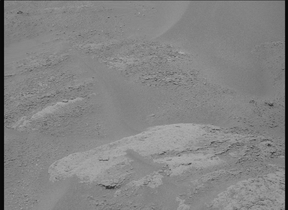 This image was taken by MCZ_RIGHT onboard NASA's Mars rover Perseverance on Sol 817