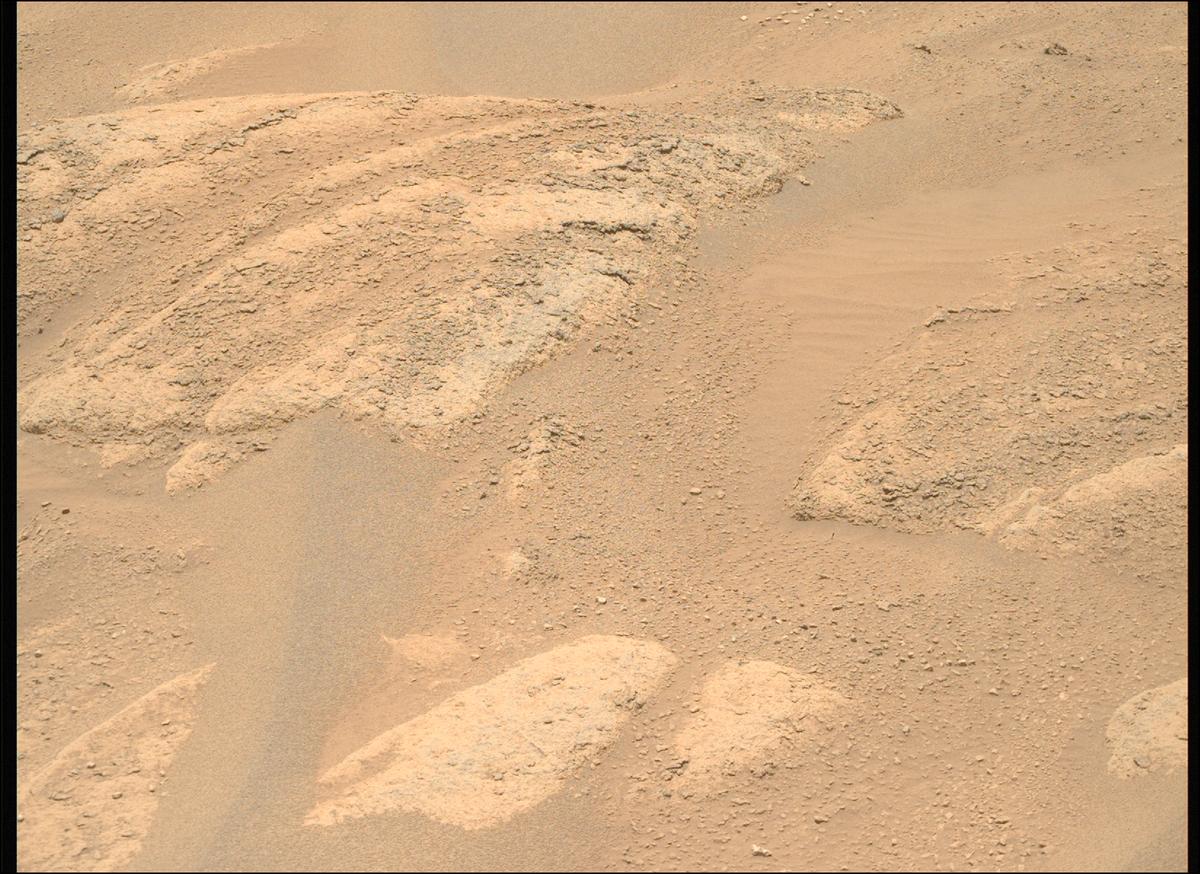 This image was taken by MCZ_RIGHT onboard NASA's Mars rover Perseverance on Sol 817