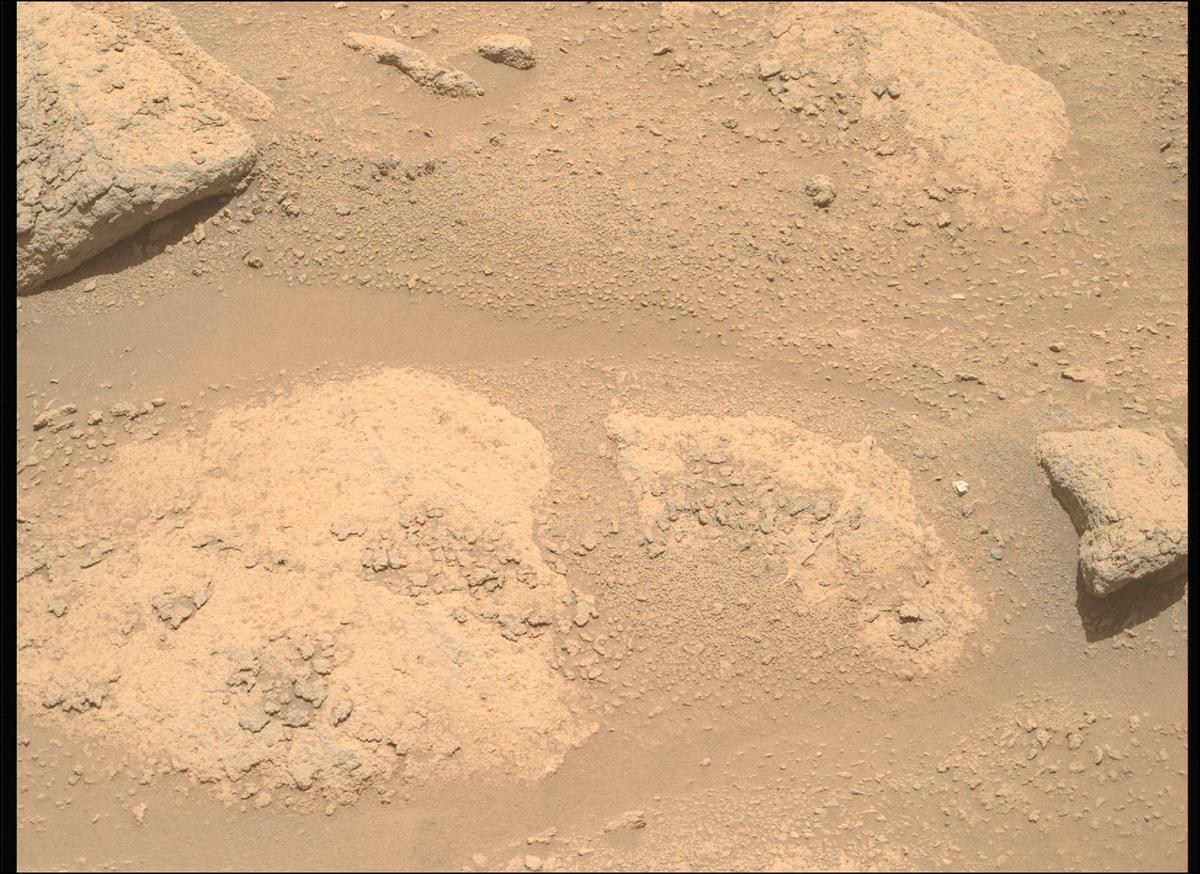 This image was taken by MCZ_RIGHT onboard NASA's Mars rover Perseverance on Sol 817